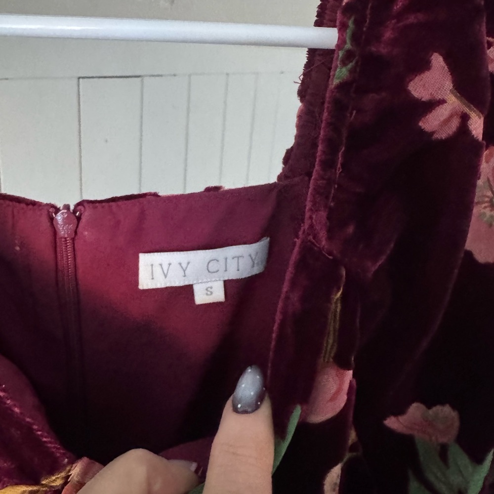 Floral Velvet Midi Dress - Picture 3 of 3